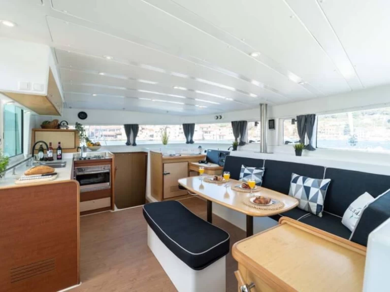 Pronájem lodi Lagoon Lagoon 400 v Sant Antoni de Portmany na Samboatu