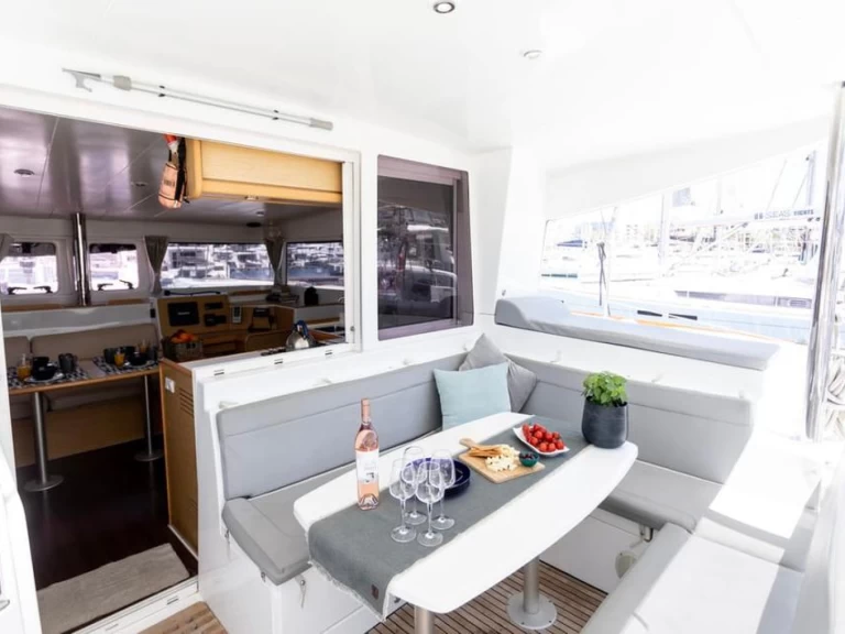 Pronájem lodi Lagoon Lagoon 400 S2 v Sant Antoni de Portmany na Samboatu