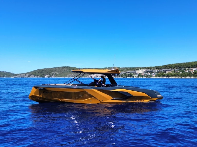 Pronájem lodi Split lákavé ceny Raptor parasailing