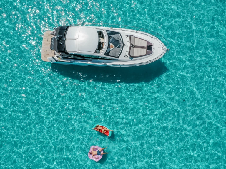 Pronajmout si Bénéteau Gran Turismo 40 v Tamarin