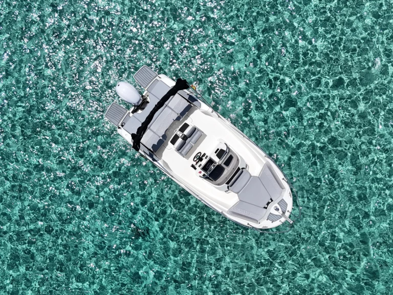 Motorová loď k pronájmu v Ibiza Town za nejlepší cenu