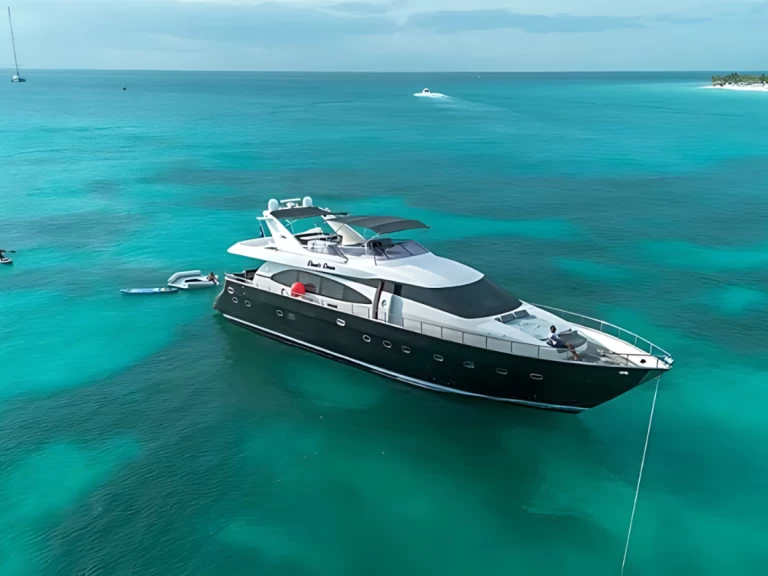 Pronájem Jachta Custom Made s licencí