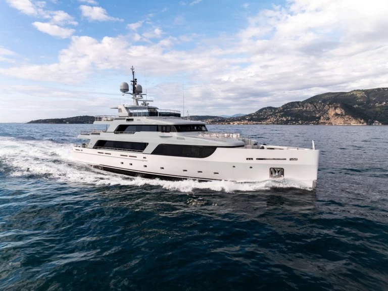 Pronájem Jachta Codecasa s licencí