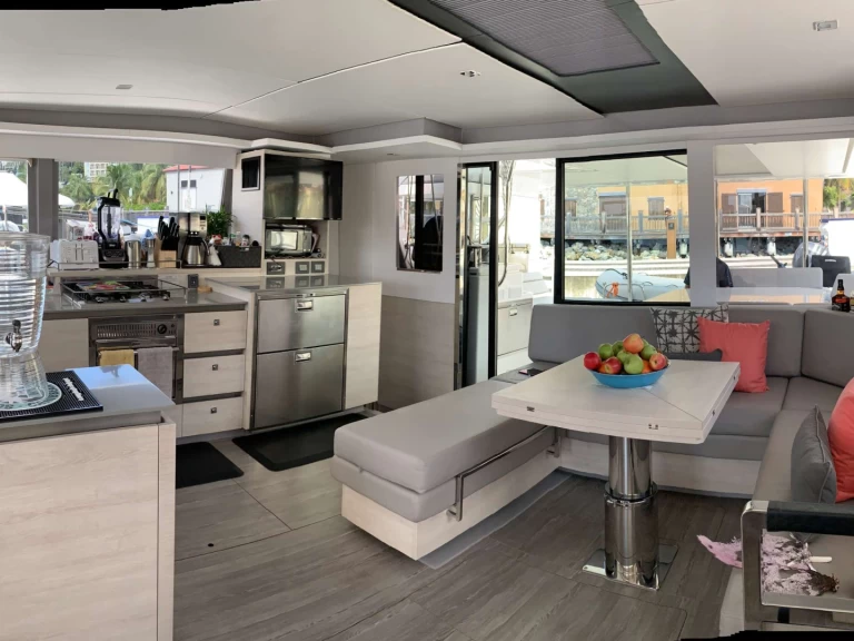 Leopard CHANGES IN LATITUDES jednotlivci a charterové společnosti v Virgin Gorda