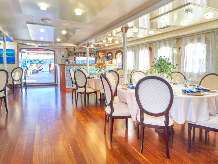 Pronájem jachty v Trogir -Custom CASABLANCA na Samboatu