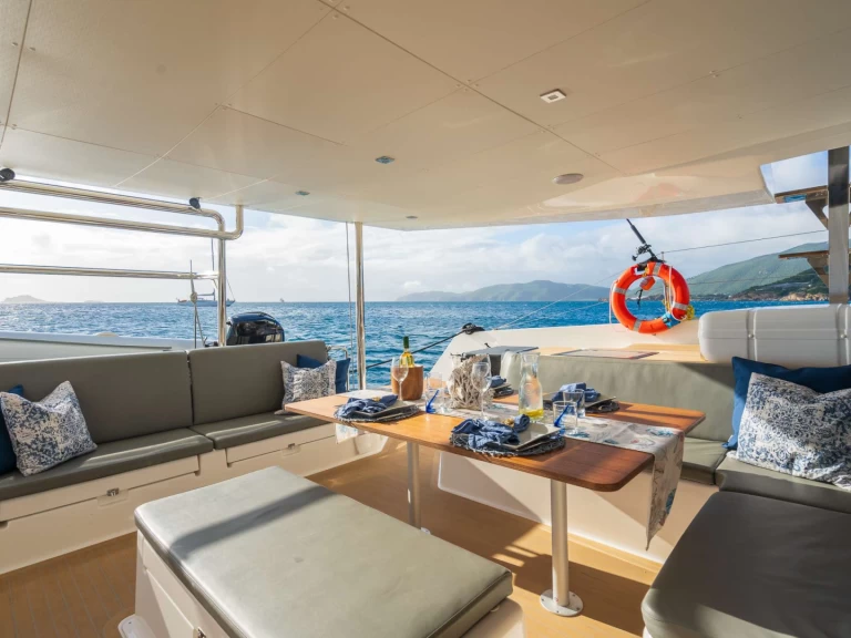 Pronájem lodi Cervetti Morning Star v Tortola na Samboatu