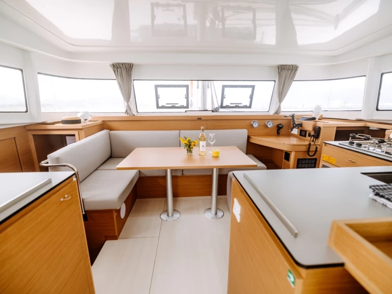 Excess Excess 11 jednotlivci a charterové společnosti v Deme of Volos