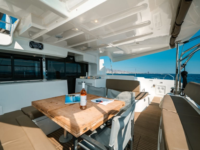 Pronajmout si Lagoon Lagoon 46 v Alimos