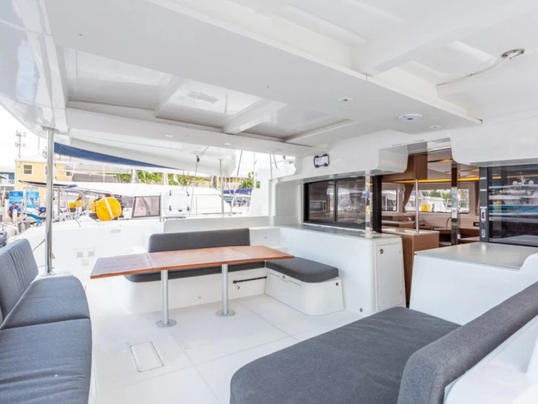 Lagoon Lagoon 46 jednotlivci a charterové společnosti v Parish of Saint George