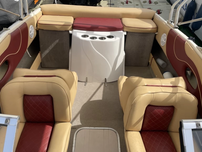 Pronájem Motorová loď Rinker s licencí