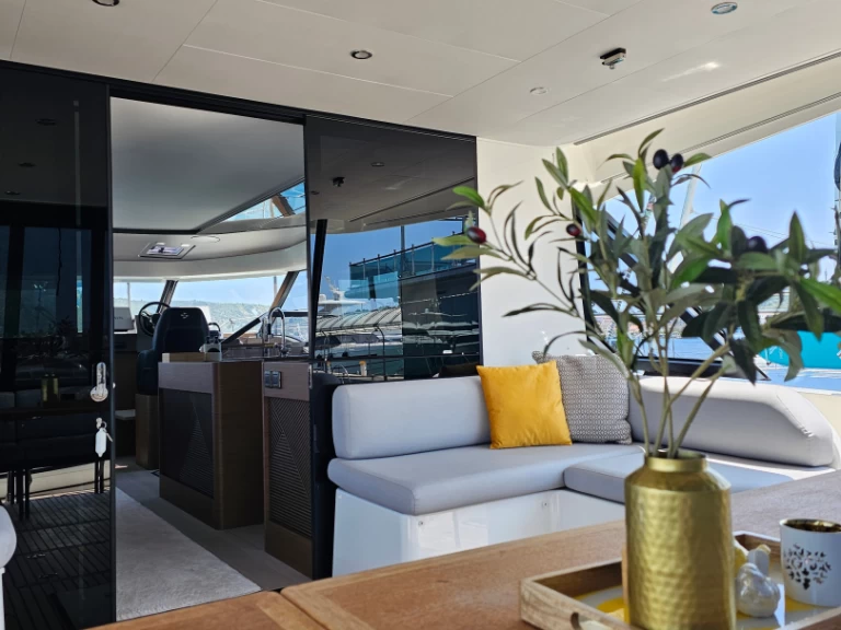 Prestige Prestige M48 jednotlivci a charterové společnosti v Rogoznica