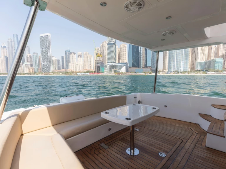 Pronájem jachty v Dubai Marina -Oryx 46ft na Samboatu