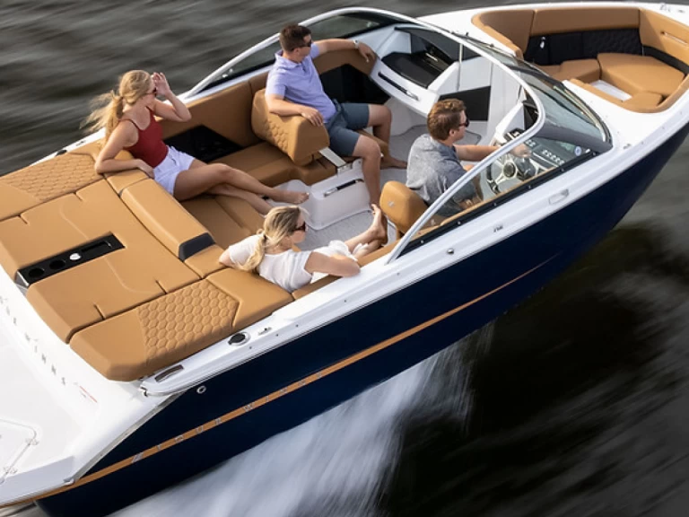 Four Winns Horizon 210 jednotlivci a charterové společnosti v Vilanova i la Geltrú