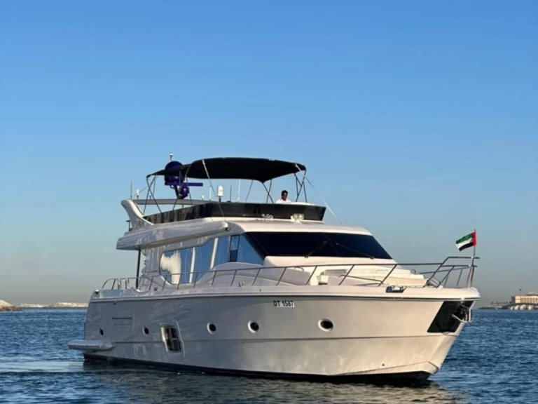 Pronájem Jachta v Dubai Marina -Mr. G Yacht Dubai Marine 82Ft