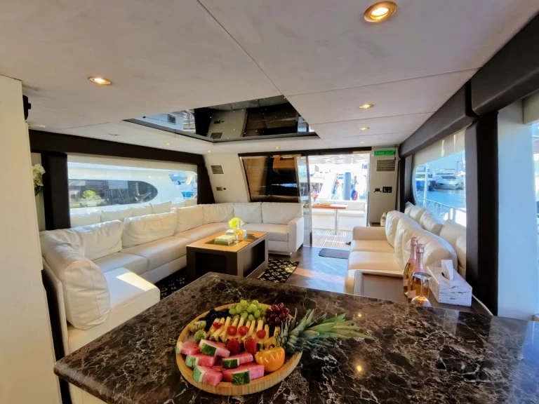 Pronájem lodi Mr. G Yacht Dubai Marine 82Ft v Dubai Marina na Samboatu