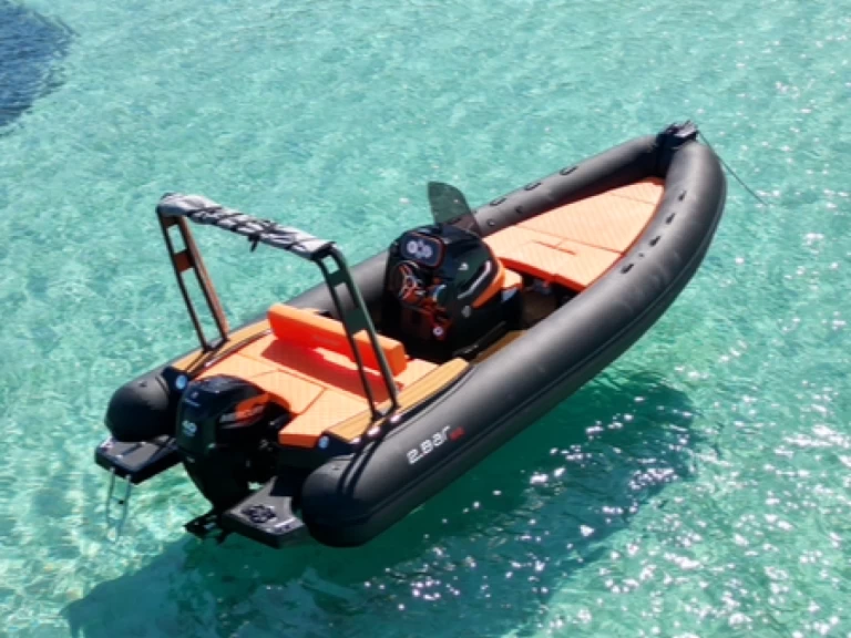 Pronajmout Polotuhá loď se skipperem či ne 2bar v Port of Cannigione