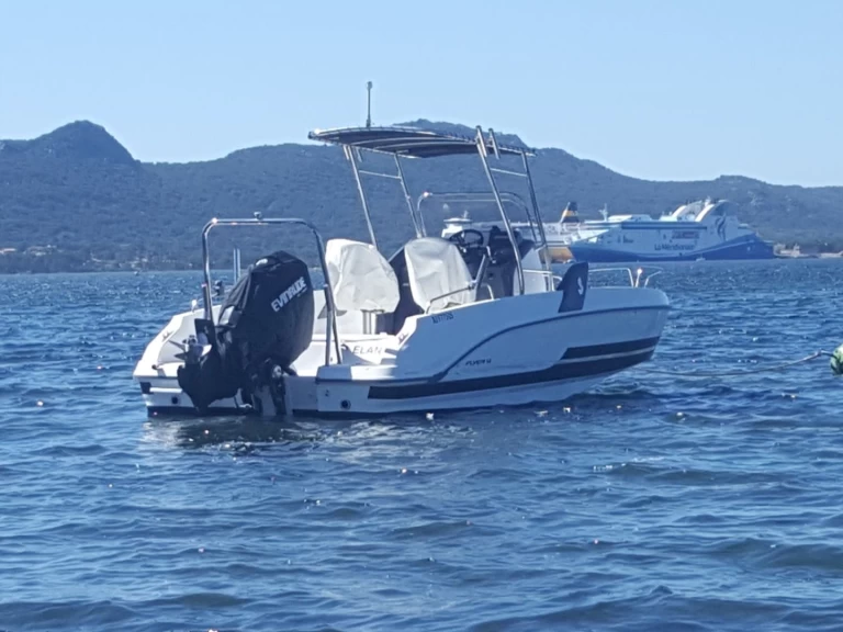 Pronájem lodi Bénéteau Flyer 6.6 SPACEdeck v Porto-Vecchio na Samboatu