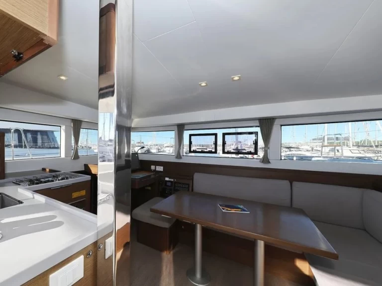 Pronajmout Katamarán se skipperem či ne Lagoon v Limassol Marina