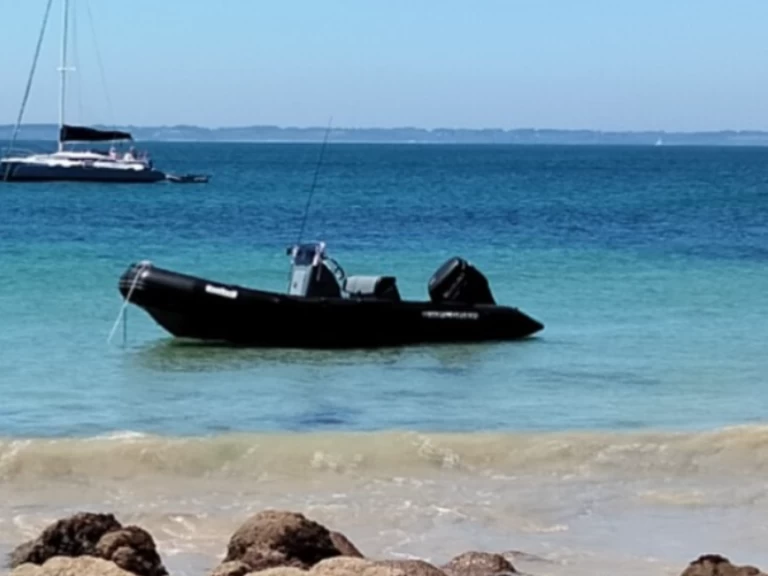 Pronájem lodi Vannes lákavé ceny 550 explorer