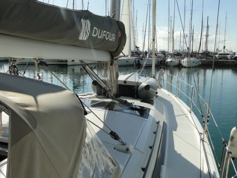 Pronajmout si Dufour Dufour 470 v Alimos