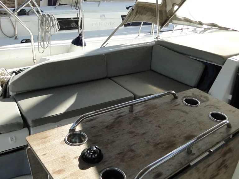 Pronajmout Plachetnice se skipperem či ne Bénéteau v Alimos