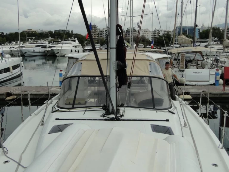 Pronajmout si Jeanneau Sun Loft 47 v Alimos