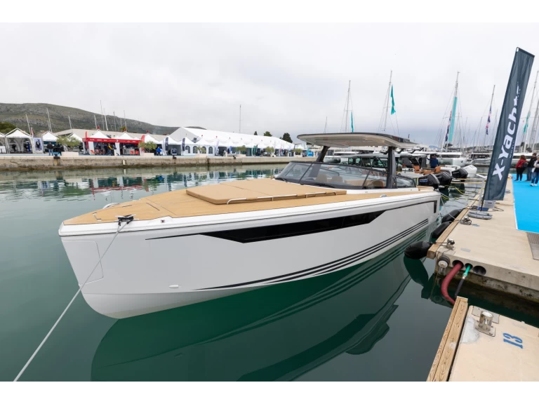 Pronájem Motorová loď X-Yachts s licencí