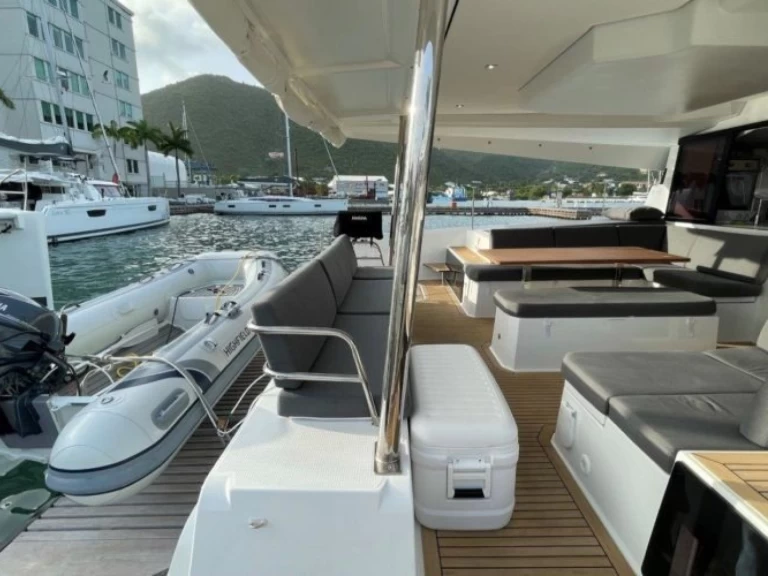 Pronajmout si Fountaine Pajot Elba 45 v Road Town