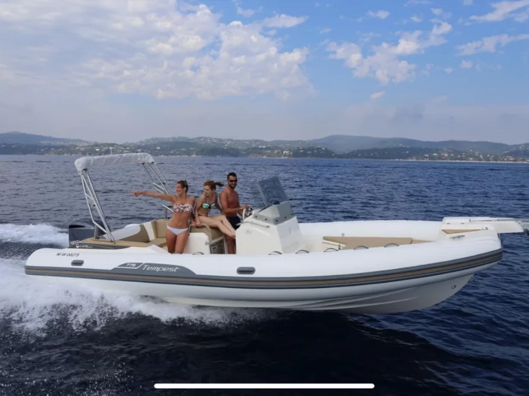 Pronájem Polotuhá loď v Mandelieu-la-Napoule -Capelli Tempest 775