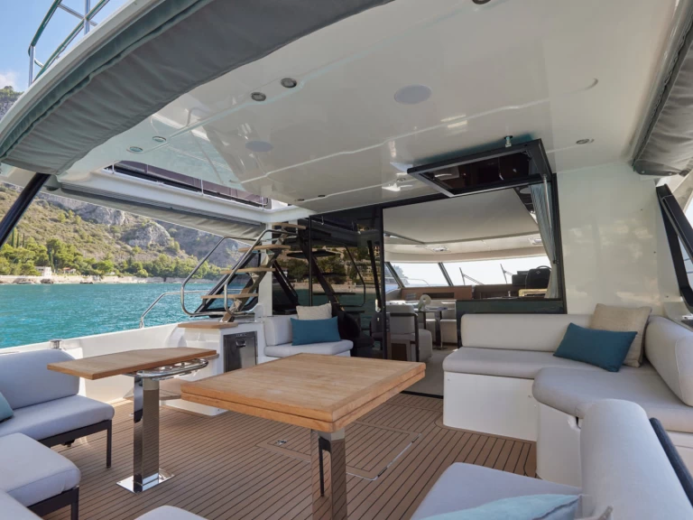 Pronájem Motorová loď Prestige s licencí