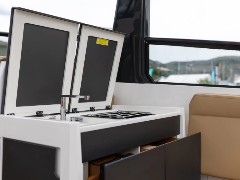 Pronajmout Motorová loď se skipperem či ne X-Yachts v Split