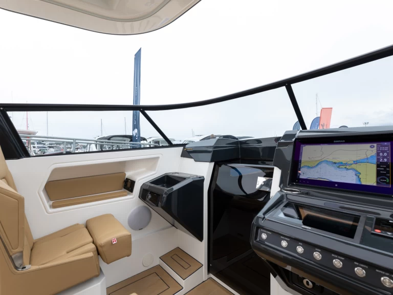Pronájem Motorová loď X-Yachts s licencí
