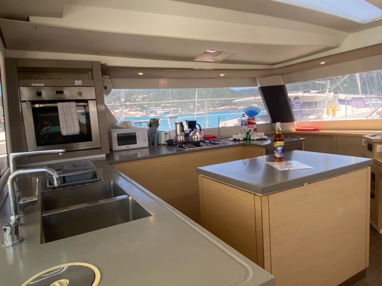 Pronájem Katamarán Fountaine Pajot s licencí