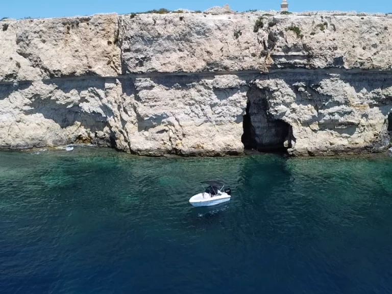 Compass Compass 150 CC jednotlivci a charterové společnosti v Xemxija