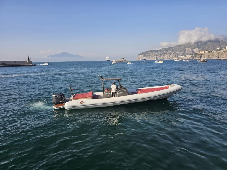 Pronajmout si Coastal 10 Maxi Tender XXL v Sorrento