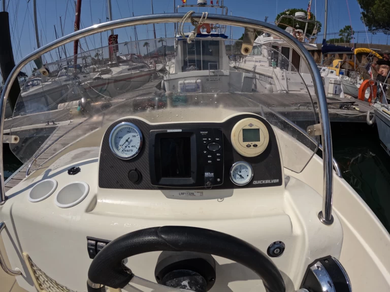 Motorová loď k pronájmu v Hendaye za nejlepší cenu