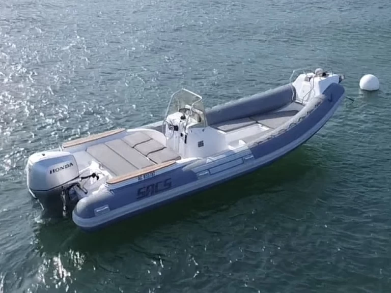 Pronájem Polotuhá loď Sacs s licencí