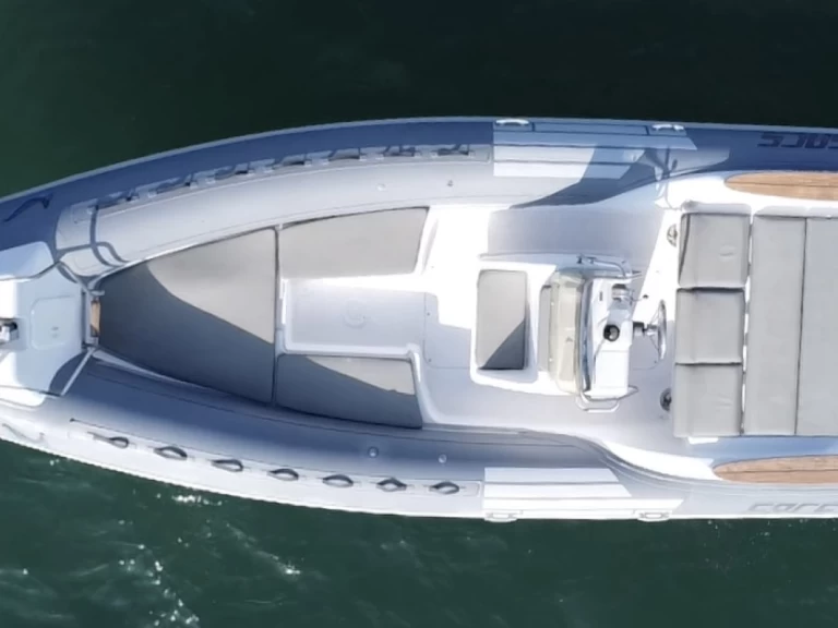 Polotuhá loď k pronájmu v Lège-Cap-Ferret za nejlepší cenu