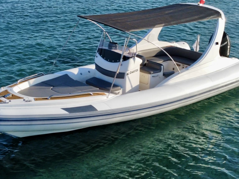 Pronajmout Polotuhá loď se skipperem či ne Lomac v Porto-Vecchio