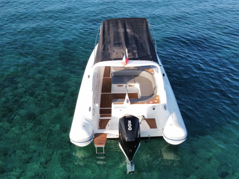 Pronájem Polotuhá loď Lomac s licencí