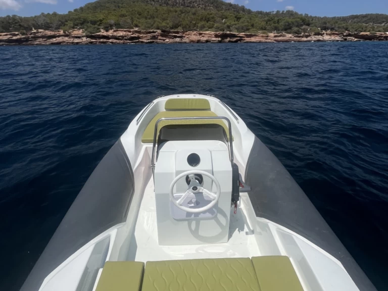 Pronajmout Motorová loď se skipperem či ne Zar v Es Jondal