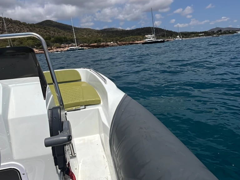 Pronájem Motorová loď Zar s licencí