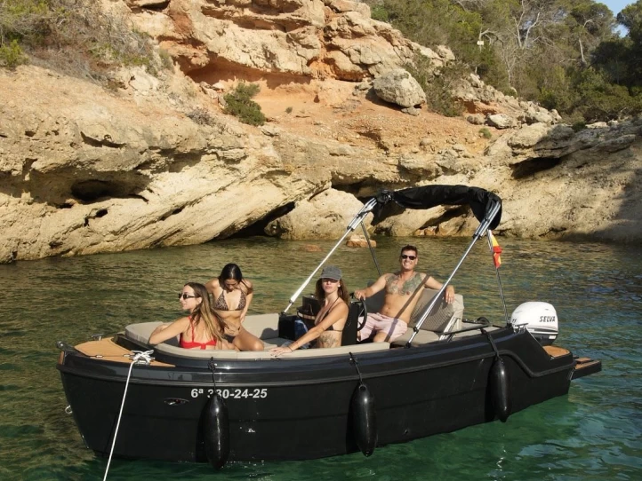 Pronajmout si AQUA51 550 v Sant Antoni de Portmany