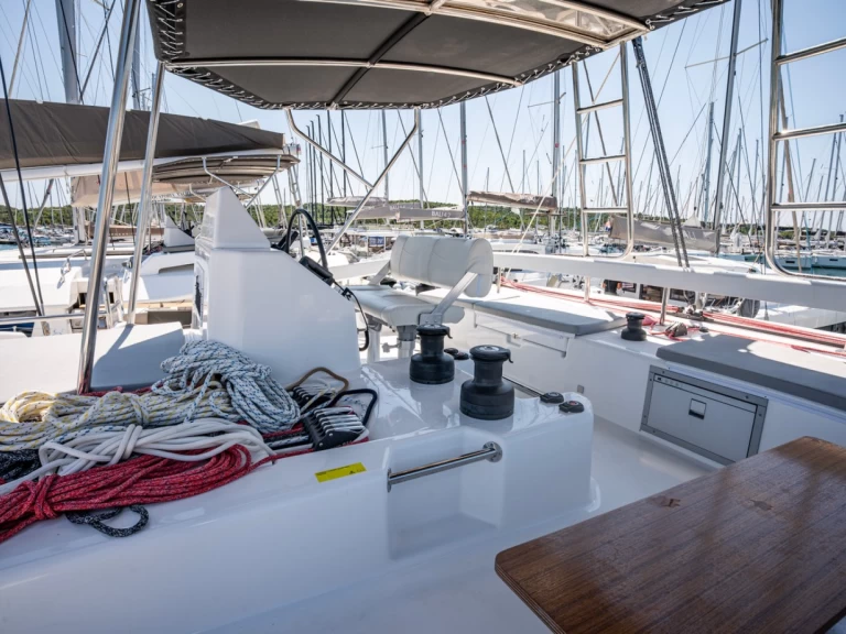 Pronajmout si Dufour Dufour Catamarans 48 Sail v Pirovac