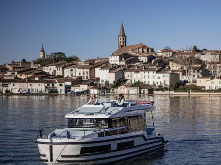 Pronajmout si Le Boat Liberty v Castelnaudary