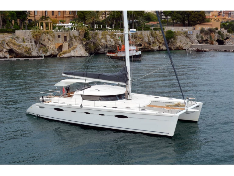 Pronajmout si Fountaine Pajot Eleuthera 60 v Capo d'Orlando