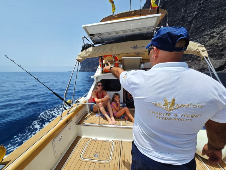 Bertram Bertram 28 flybrigde jednotlivci a charterové společnosti v Guía de Isora