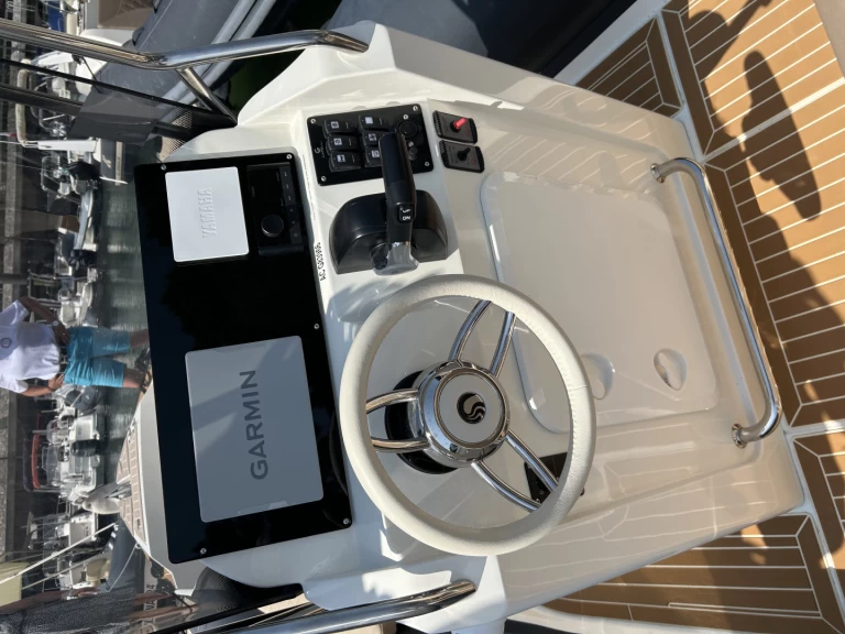 Capelli Tempest 700 jednotlivci a charterové společnosti v Lège-Cap-Ferret