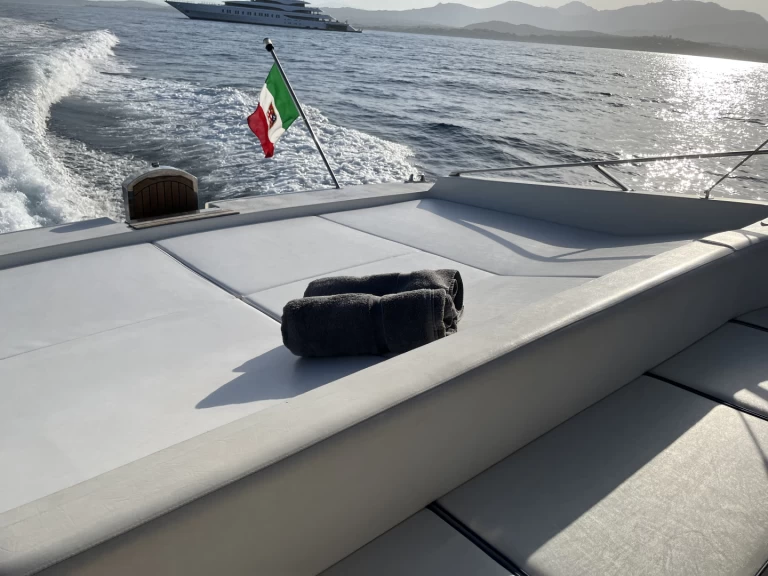 Pronájem Motorová loď Itama s licencí