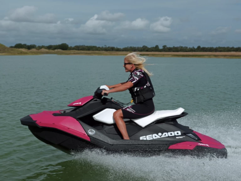 Pronájem Vodní skútr v Capbreton -Sea-Doo Spark